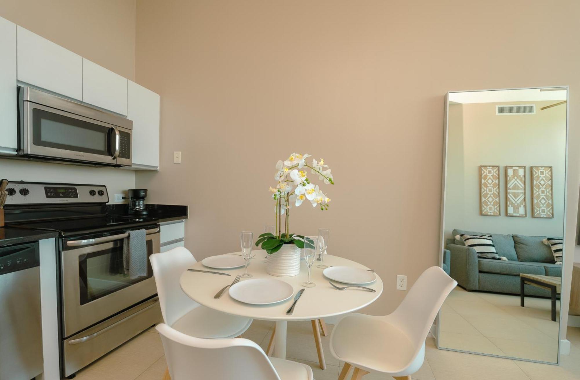 Ocean 2 Sky At Monte Carlo Miami Beach Rom bilde