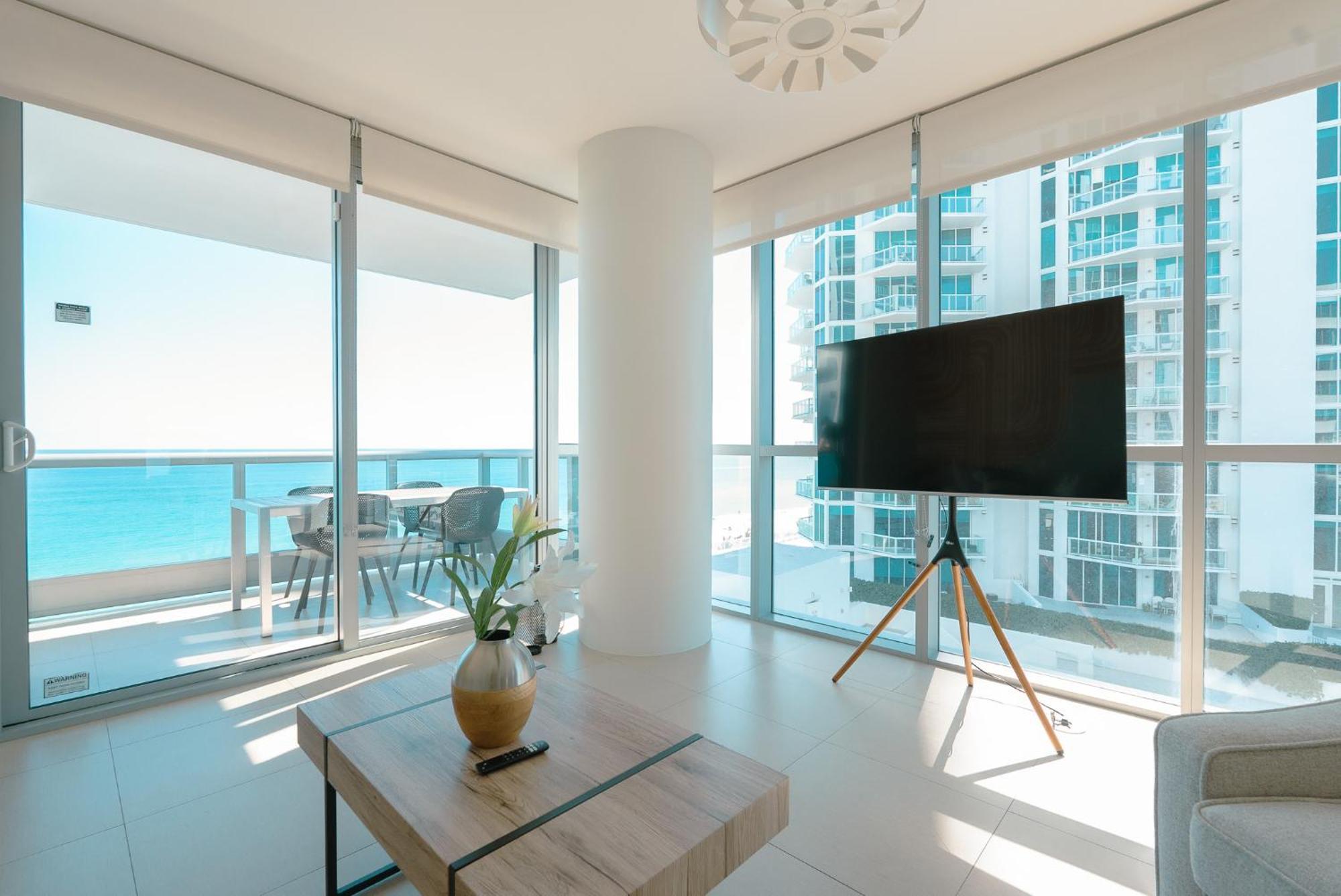 Ocean 2 Sky At Monte Carlo Miami Beach Rom bilde